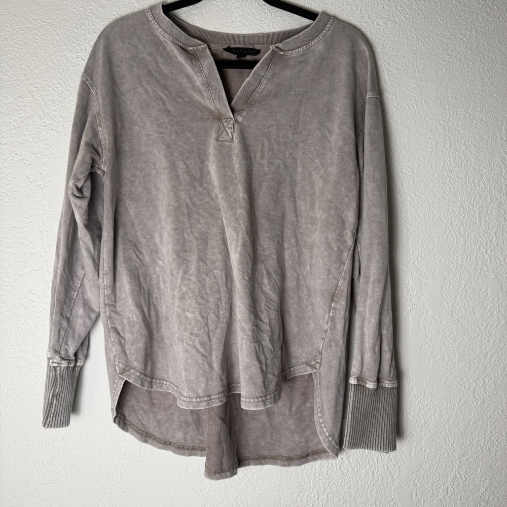 Jane + Delancey Women's M Gray Mineral Wash Split V-Neck French Terry Top
